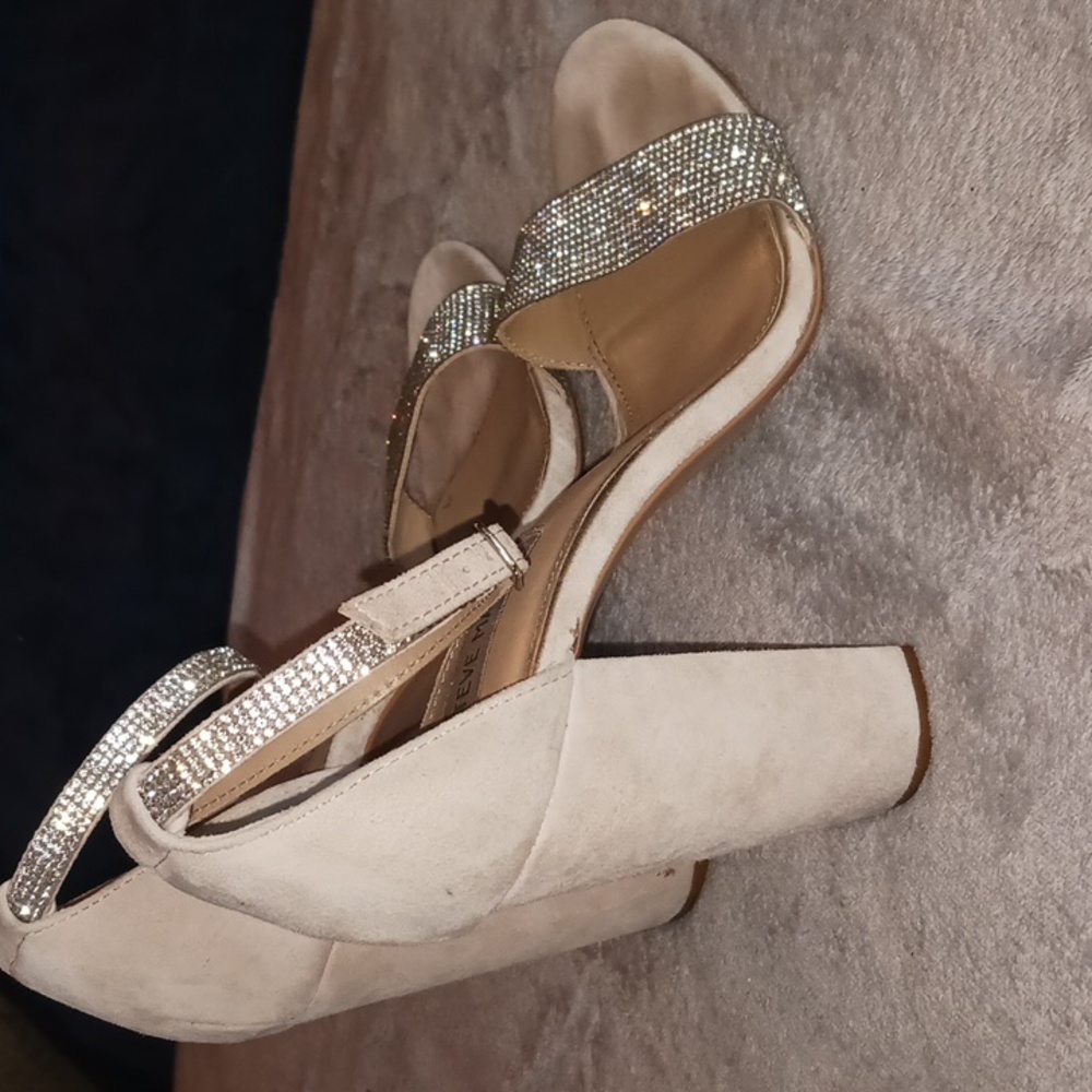 Chunky heel sandals with rhinestones.